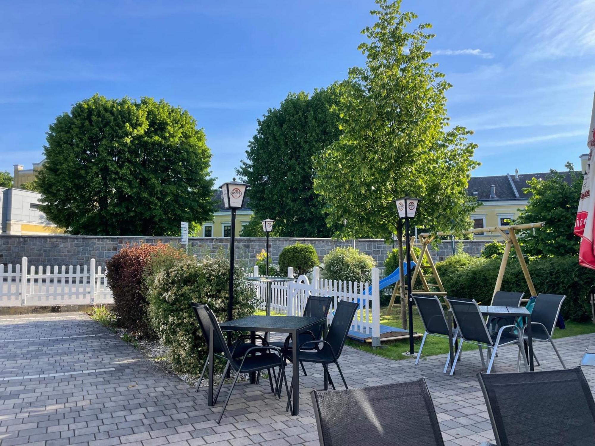 Lindenhof Ybbs Acomodação com café da manhã Ybbs an der Donau Exterior foto